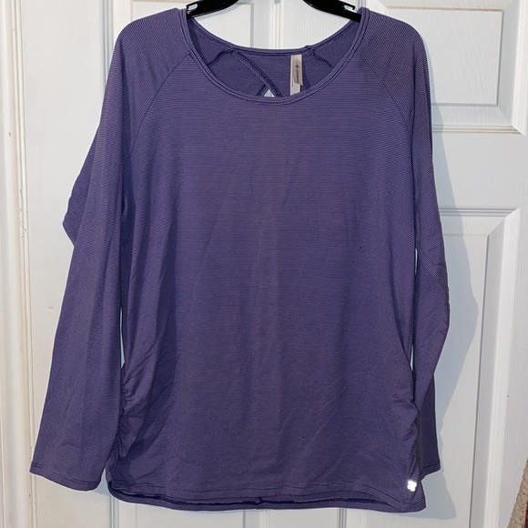 3/$30 Shambhala Workout Top - Picture 2 of 10